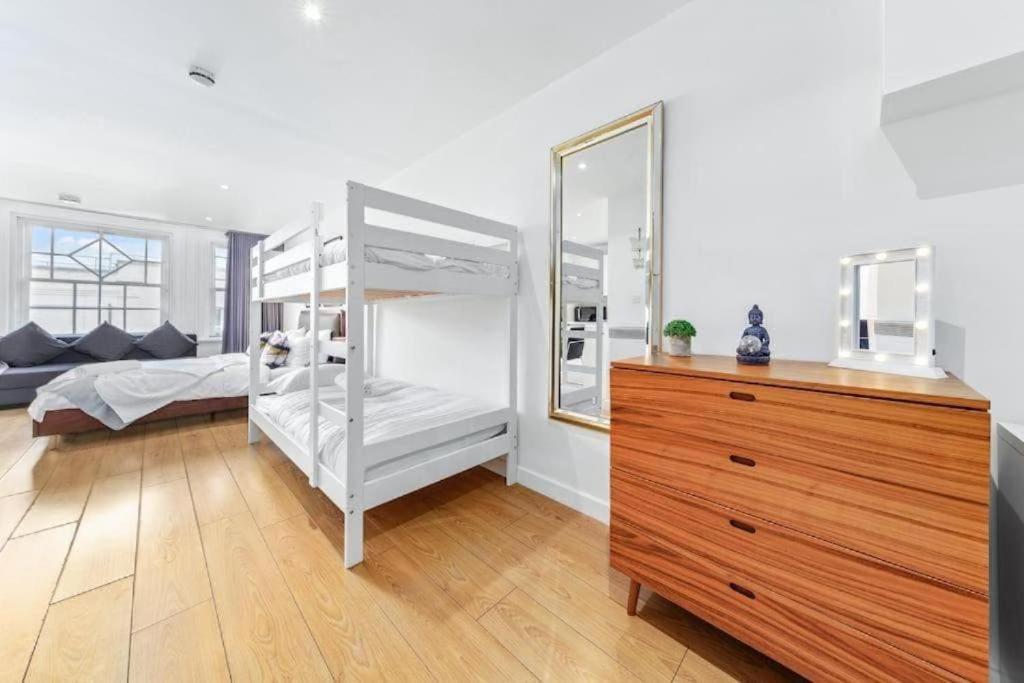 1 Bedroom Flat Piccadilly Sleep 7 In London Vr10 ภายนอก รูปภาพ