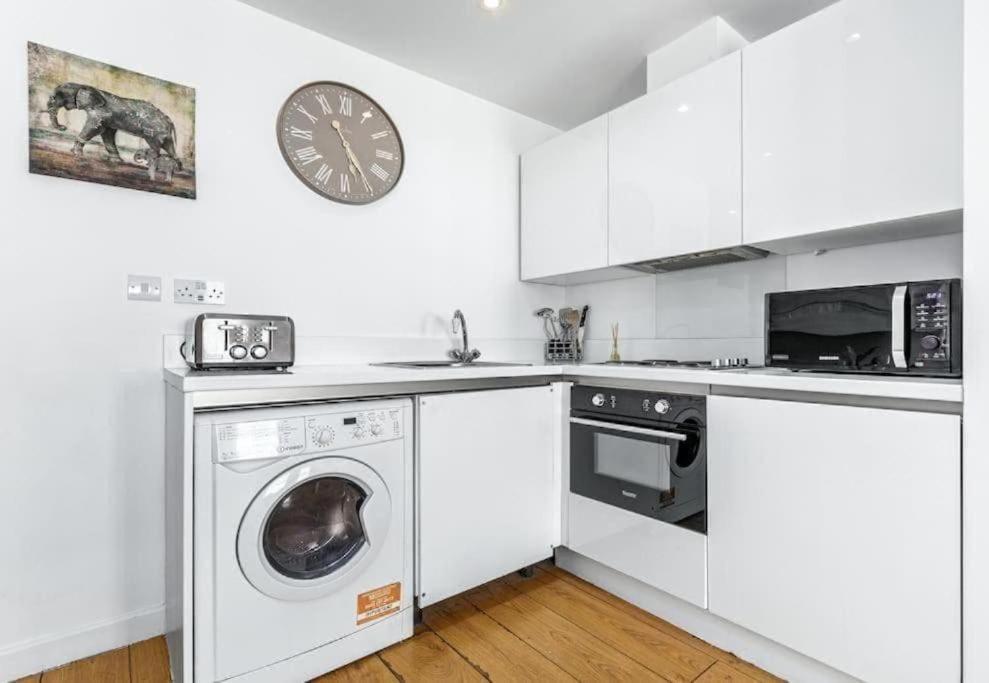 1 Bedroom Flat Piccadilly Sleep 7 In London Vr10 ภายนอก รูปภาพ