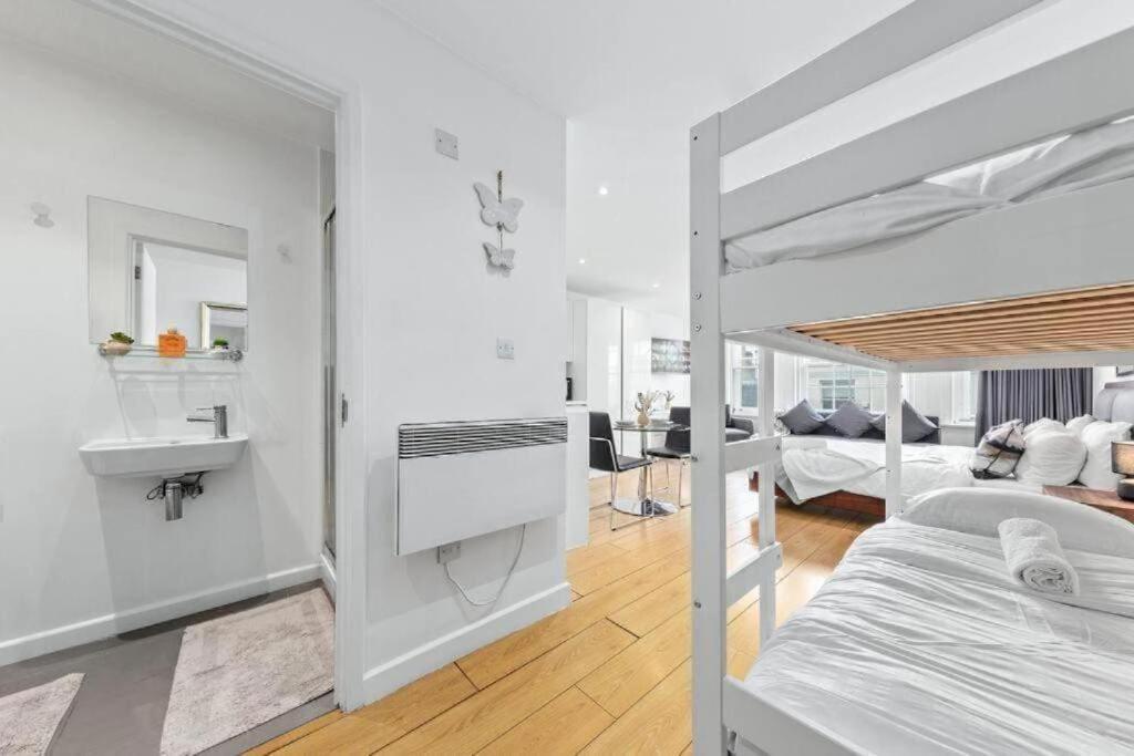 1 Bedroom Flat Piccadilly Sleep 7 In London Vr10 ภายนอก รูปภาพ
