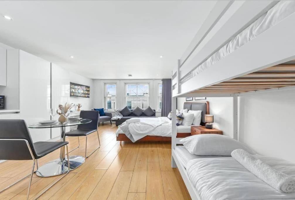 1 Bedroom Flat Piccadilly Sleep 7 In London Vr10 ภายนอก รูปภาพ