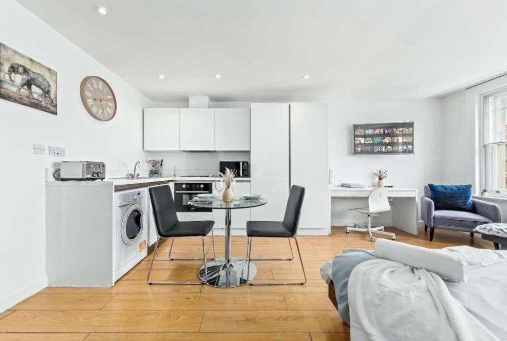 1 Bedroom Flat Piccadilly Sleep 7 In London Vr10 ภายนอก รูปภาพ